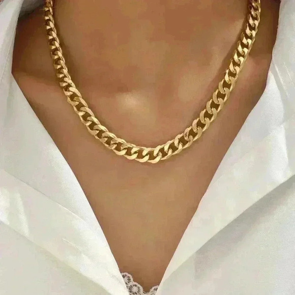 Yellow Gold Women's Minimalist Chain Necklace - Picture 3 of 4
